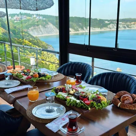 Marina Fener Istanbul Airport ホームステイ Karaburun